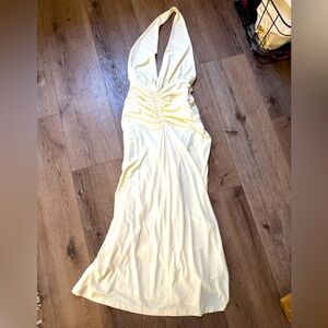 SALE 💋Soft yellow halter dress🐣 SALE💋💋